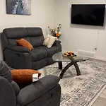 Exquisite Basement Suite, 7Mins Away To Landmark Cinema And Malls