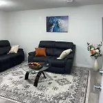 Exquisite Basement Suite, 7Mins Away To Landmark Cinema And Malls