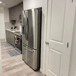 Exquisite Basement Suite, 7Mins Away To Landmark Cinema And Malls
