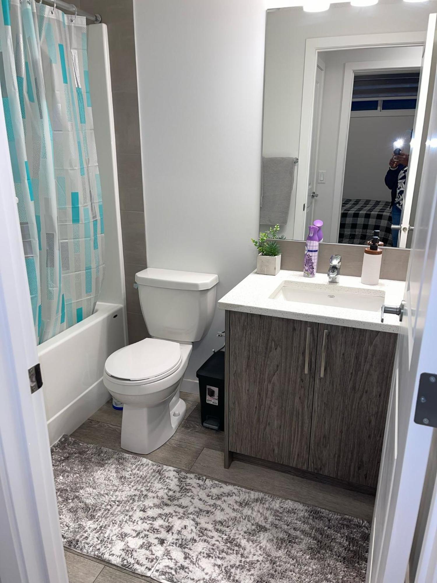 Exquisite Basement Suite, 7mins Away To Landmark Cinema And Malls * Calgary