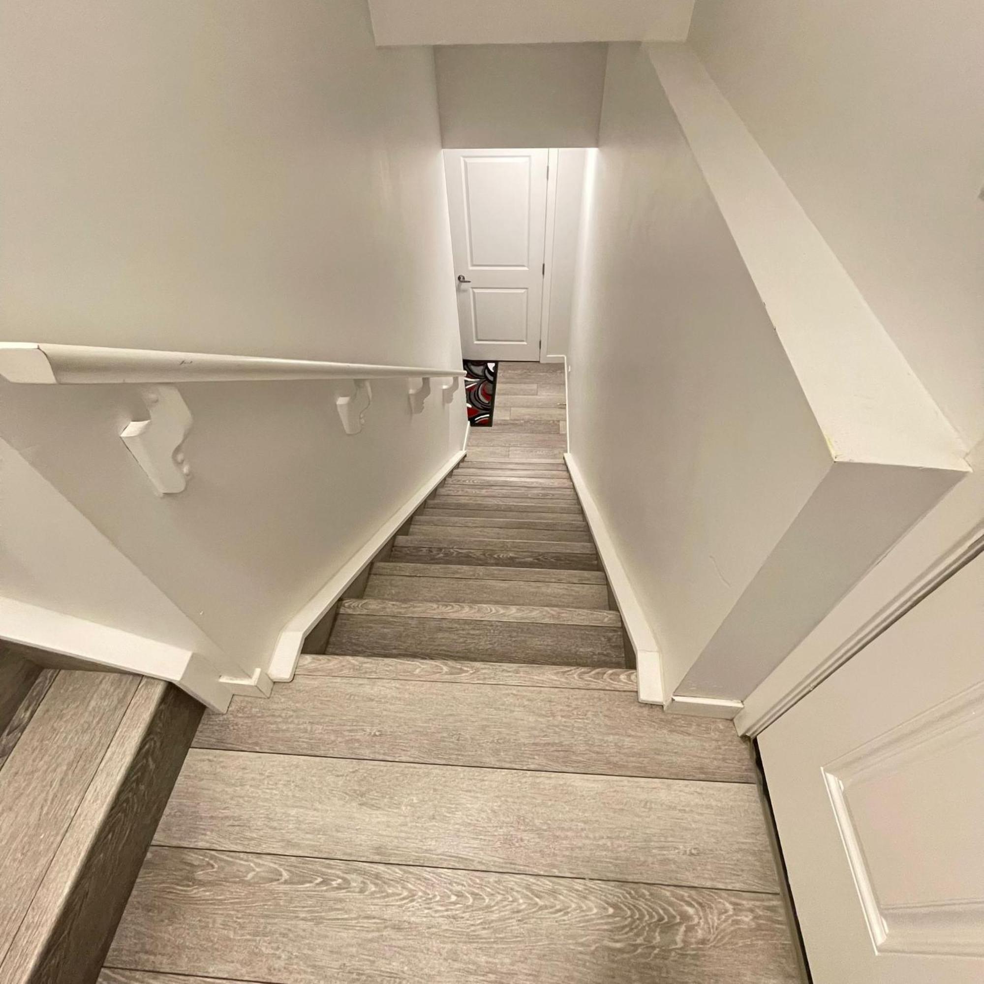 Guest house Exquisite Basement Suite, 7mins Away To Landmark Cinema And Malls
